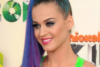 How-to-do-katy-perry-colourful-makeup-side